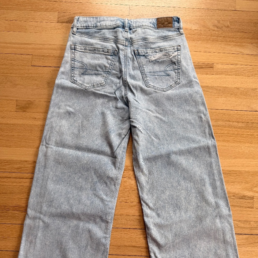 American Eagle Women’s Light Wash Super High-Rise Baggy Wide Leg Jean 0 X-SHORT - Picture 3 of 7